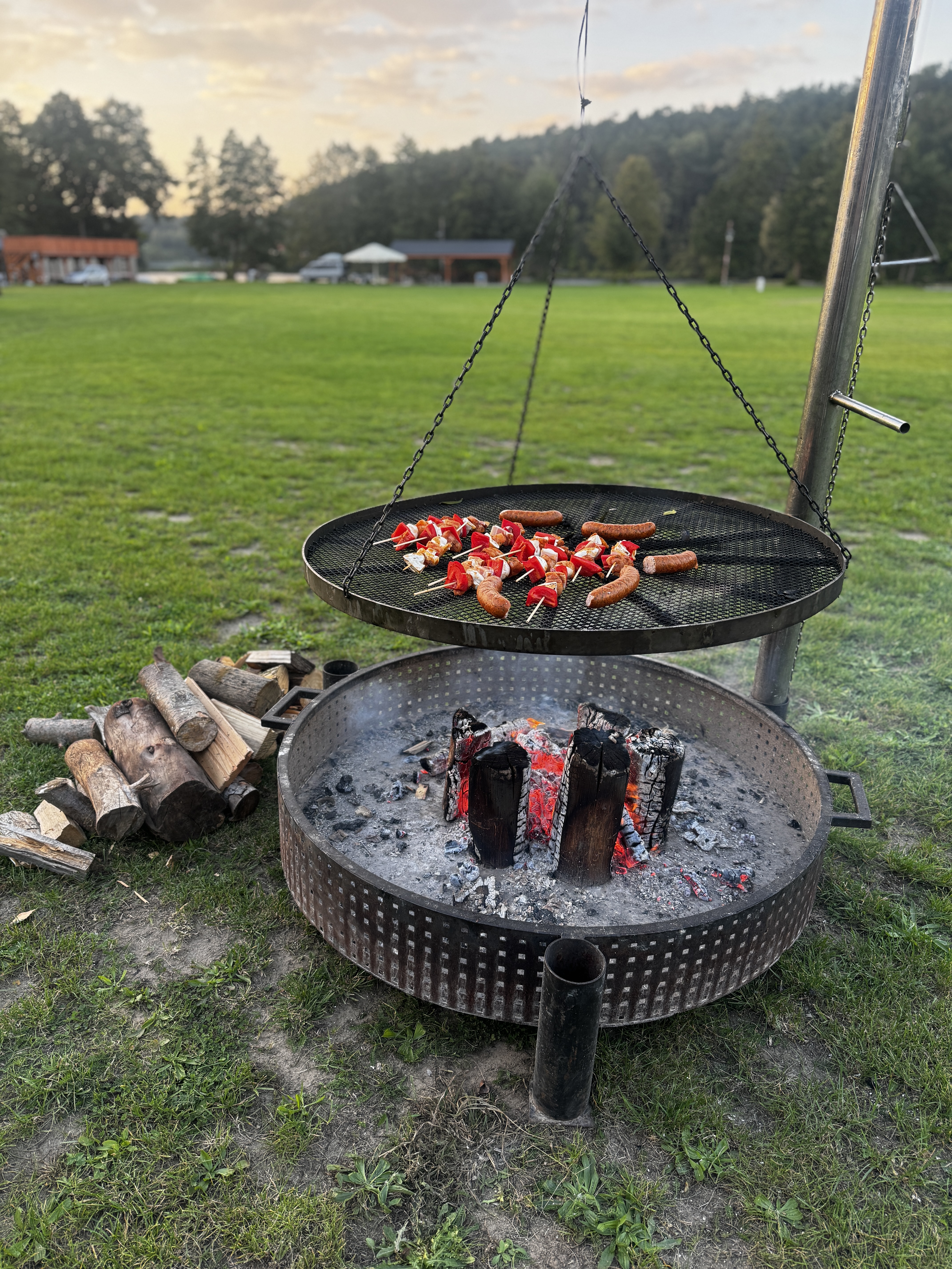 Ognisko nad wodą — impreza w Camp Tleń